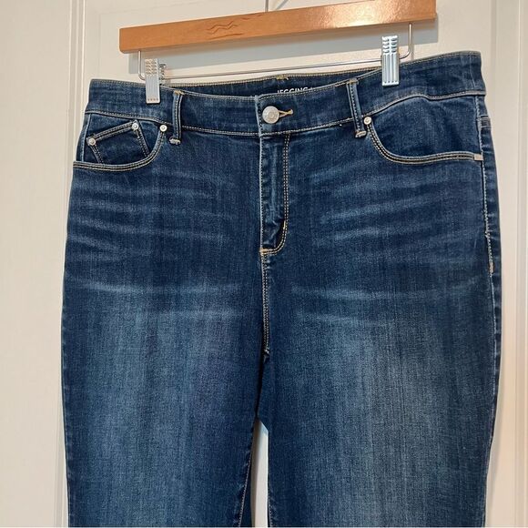Chico's Women's Platinum Jeggings in Sz. 2 (US-12) Blue Skinny Jeans Dark Wash - Picture 3 of 9
